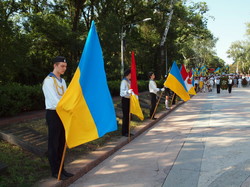 День флота в Одессе: цветы и флагман ВМС Украины напротив Ланжерона
