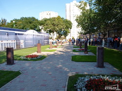 В день города в Одессе таки появился сквер с прижизненным памятникам обладателям "Золотого мяча" (ФОТО)