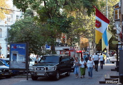 Празднование дня Города: на Дерибасовской стреляли, а в Горсаду сидели на гвоздях (ФОТО)