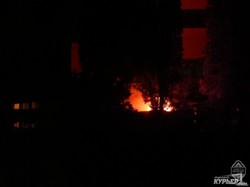 Ночью в Одессе взорвался автомобиль (ВИДЕО, ФОТО)