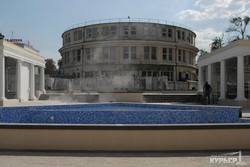 "Черная" дыра на Греческой площади закрыта (ФОТО)