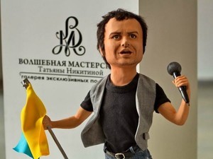 Одесситы сделали куклу - мини-копию Святослава Вакарчука (ФОТО)