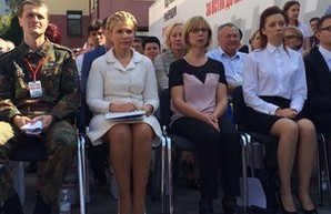 Тимошенко формирует корпуса «опытных военных» и «послов мира», обещает помогать Президенту и ловить «политических мародеров»