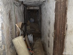 Одесситы самостоятельно восстанавливают бомбоубежища (ФОТОРЕПОРТАЖ)
