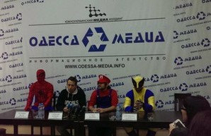 Политические клоуны-«супергерои» решили поучаствовать в выборах в Одессе (ФОТО)