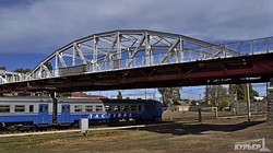 Горбатый мост в Одессе покрасили в белый цвет (ФОТО)