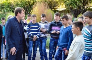 Единомышленники Николая Скорика обеспечили теплой одеждой 60 детей из зоны АТО (ФОТО)