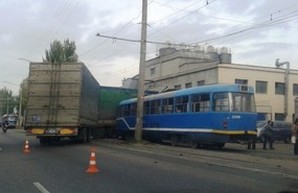 Очередная авария с трамваем на Николаевской дороге (ФОТО)