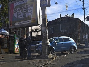 На Канатной угол Базарной два автомобиля не поделили дорогу (ФОТО)