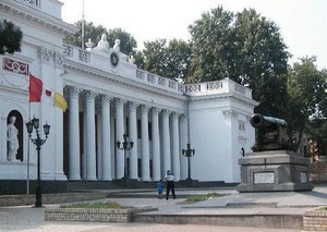 Мэр хочет уволить директора Одесской ТЭЦ за некомпетентность и обещает согреть центр города уже сегодня