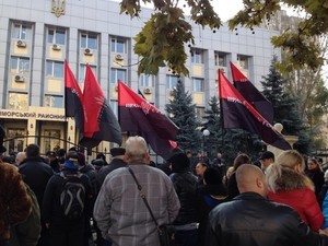 В Одессе "Правый сектор" штурмовал Приморский суд (ФОТО)