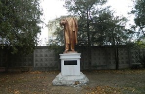 В канун «красного дня календаря» в Одессе обезглавили Ленина и украли Жукова