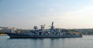 В Севастополе сгорел один из крупнейших боевых кораблей Черноморского флота России (ВИДЕО)