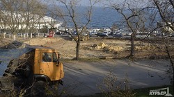 На Ланжероне срезают склон и пилят деревья: парковки вместо парка (ФОТО)