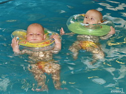 Маленьких одесситов учат плавать, закаляют и лечат в бассейне при поликлинике (ФОТО)