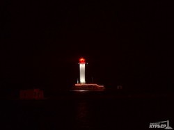 Одесский Воронцовский маяк ночью меняет цвет (ФОТО)