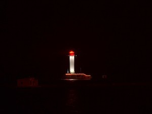 Одесский Воронцовский маяк ночью меняет цвет (ФОТО)