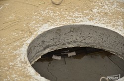 Ланжерон: стройка заморожена, но рабочие продолжают заливать бетон (ФОТО)