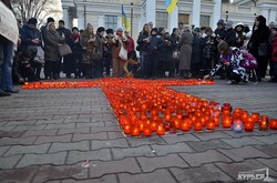 Почтение памяти жертв Голодомора на Соборной площади превратилось в политическую акцию (ФОТО)