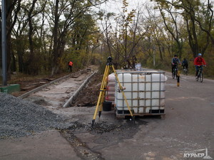 Работы на Трассе Здоровья одесская мэрия преподносит как восстановление пешеходной дорожки