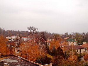 Одесский Большой Фонтан в необычном ракурсе: крыши, осенние краски, туман и высотки (ФОТО)