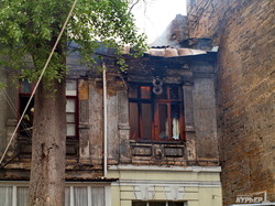 Городские власти ремонтируют сгоревший флигель на Базарной (ФОТО)