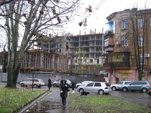 Одесское управление архитектуры требует остановить высотную стройку в центре города (ДОКУМЕНТ)