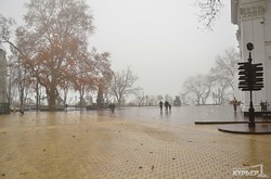 Одессу окутал густой туман (ФОТО)