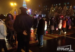 Жители Ильичевска перекрыли дорогу из-за отключения электричества