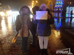 Жители Ильичевска перекрыли дорогу из-за отключения электричества