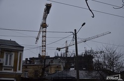 Высотная стройка в центре Одессы растет, несмотря на запреты прокуратуры и городских чиновников (ФОТО)