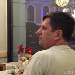 Экс-мэр Одессы отдыхает в ресторанах Риги (ФОТО)