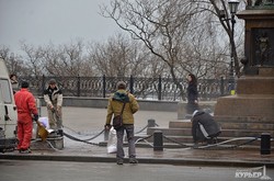 Памятник Дюку открыли после ремонта и отмывают (ФОТО)