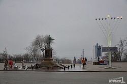 Памятник Дюку открыли после ремонта и отмывают (ФОТО)