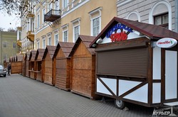 На Приморском бульваре возводят ярмарку: что ждет одесситов на Думской на Новый год? (ФОТО)