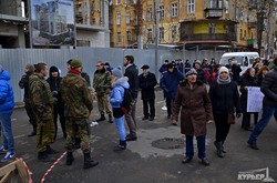 Одесситы против застройки площади Толстого, а титушки за забором прячутся (ФОТОРЕПОРТАЖ)