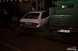 Взрыв в центре Одессы: под авто с флагами у офиса «Ради Громадської Безпеки» бросили бомбу (ФОТО, ОБНОВЛЕНО)