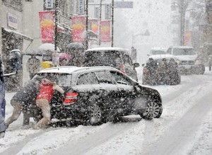 Одесса в снежной блокаде: все трассы перекрыты