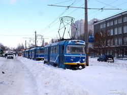 На Балковской выстроилась шеренга застрявших трамваев (ФОТО)