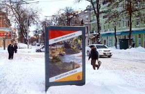 Одесса отметила Новый год без транспорта, без хлеба, местами без света, но зато с мусором и снегом