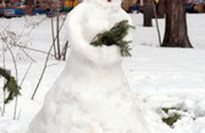 В Одессе появилась Снегурочка из снега (ФОТОФАКТ)