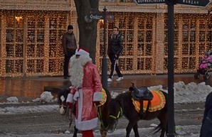 Дед Мороз добрался на Дерибасовскую в первый день Нового года по «старому стилю» (ФОТОФАКТ)