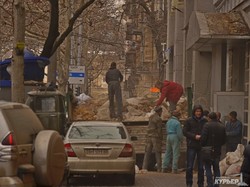 Пожар на Ришельевской: из пустующего дома выносят строительный мусор (ФОТО)