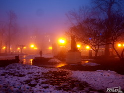 Туманные краски Дерибасовской и Горсада (ФОТО)