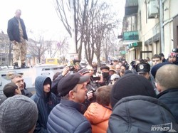 В Одессе штурмуют управление внутренней безопасности МВД (ФОТО, обновлено)