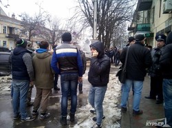В Одессе штурмуют управление внутренней безопасности МВД (ФОТО, обновлено)