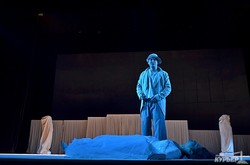 Ответ на извечный вопрос в спектакле «Что им Гекуба» Богомазова на сцене украинского театра (ФОТО)