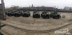 Помощь НАТО: в Ильчевск уже привезли британские броневики Saxon (ФОТО)