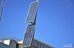 В Одессе появился первый уличный фонарь на солнечной батарее (ФОТОФАКТ)