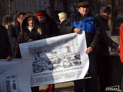 Под одесской мэрией митинговали против незаконных строек в центре города (ФОТО)